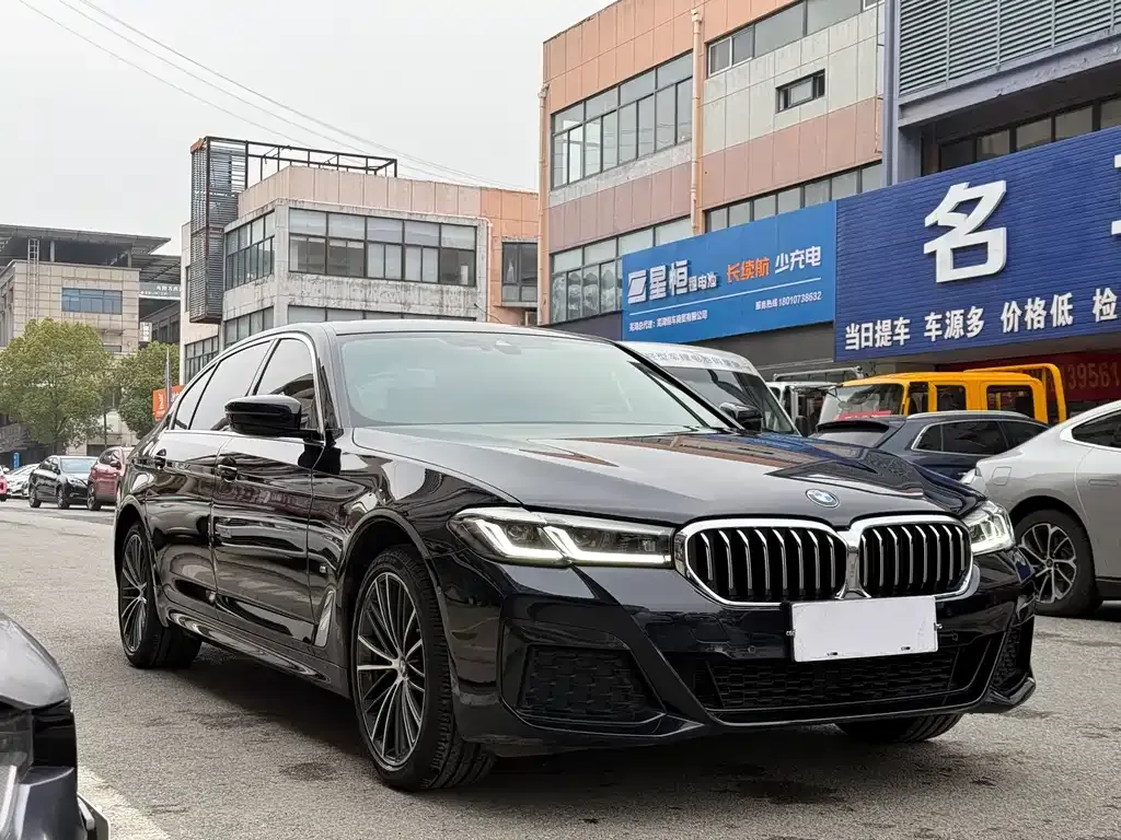 BMW 5 Series — фото 1