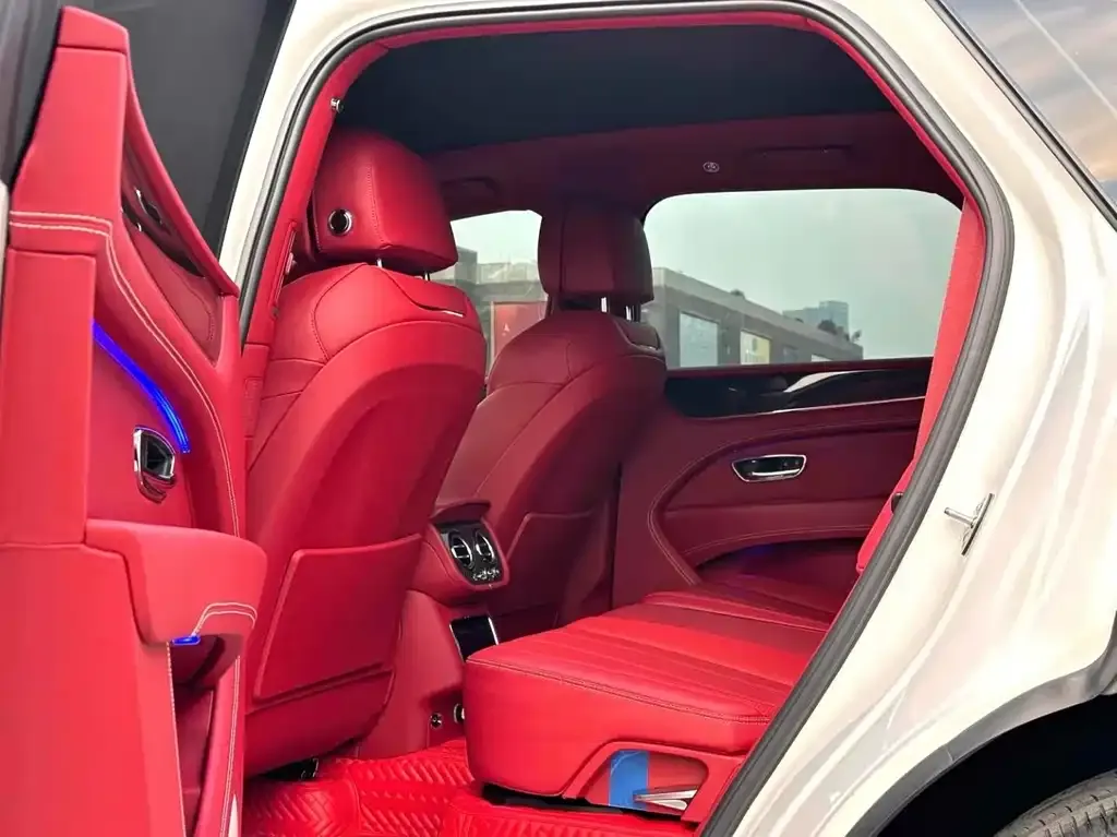Bentley Bentayga 2021 из CN, фото 3