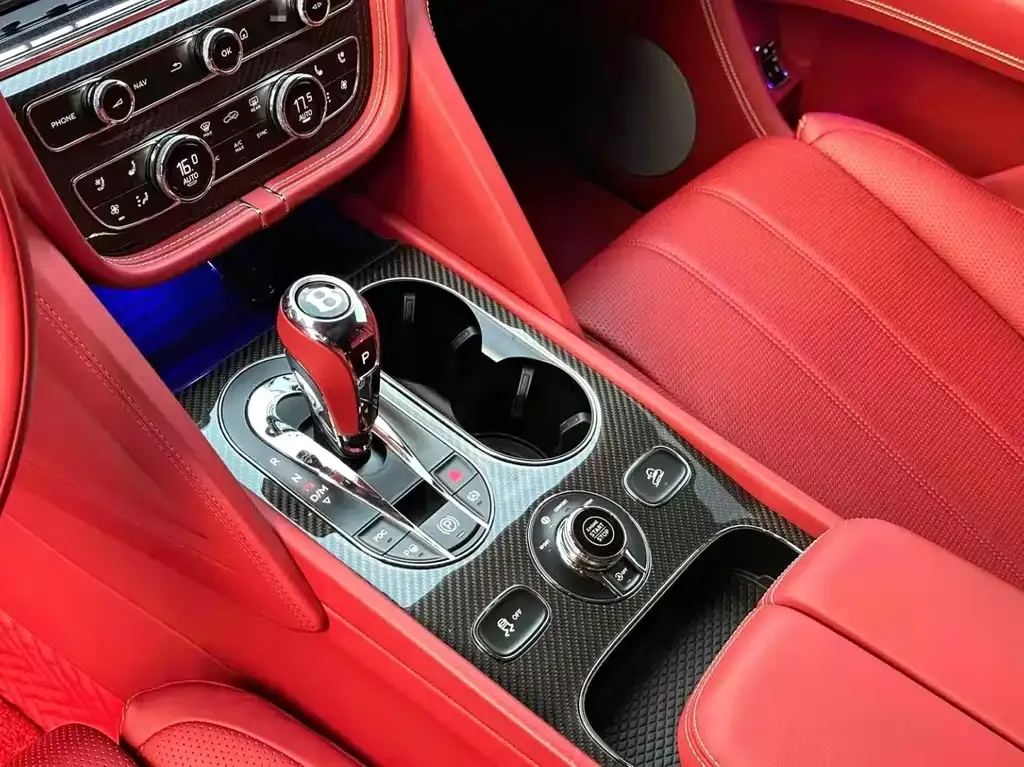 Bentley Bentayga 2021 из CN, фото 2