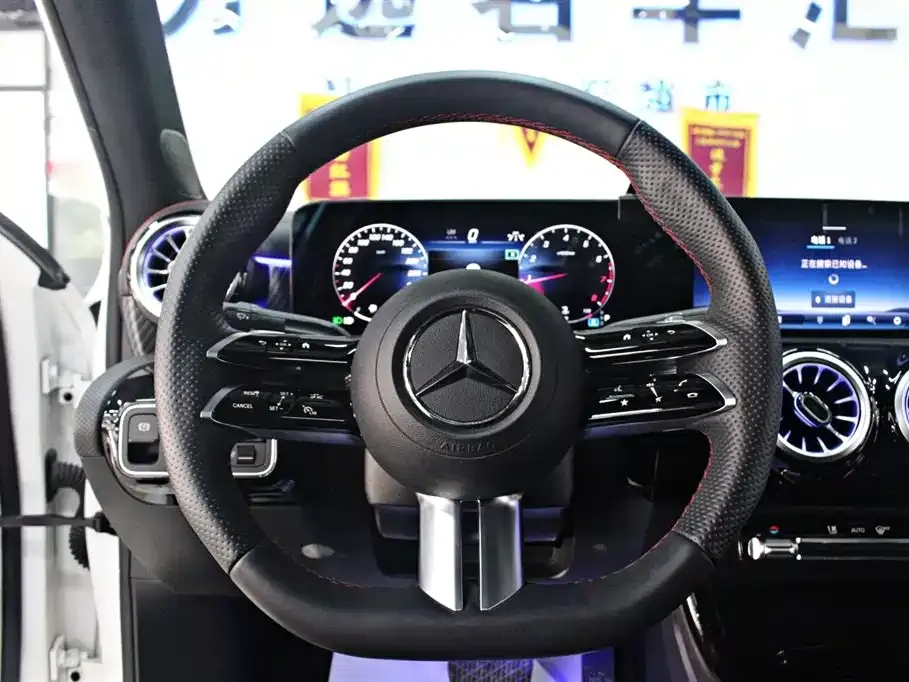 Mercedes-Benz A-Class — фото 10