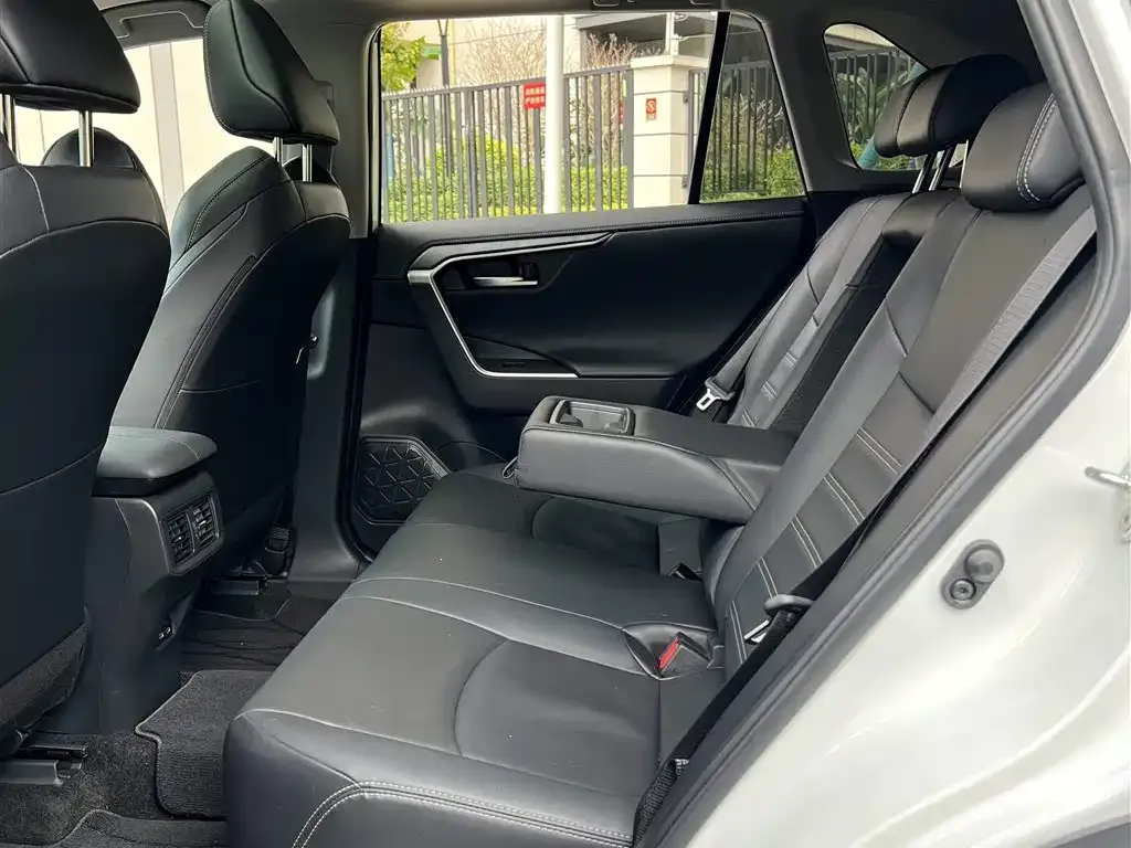 Toyota Wildlander 2022 из CN, фото 2