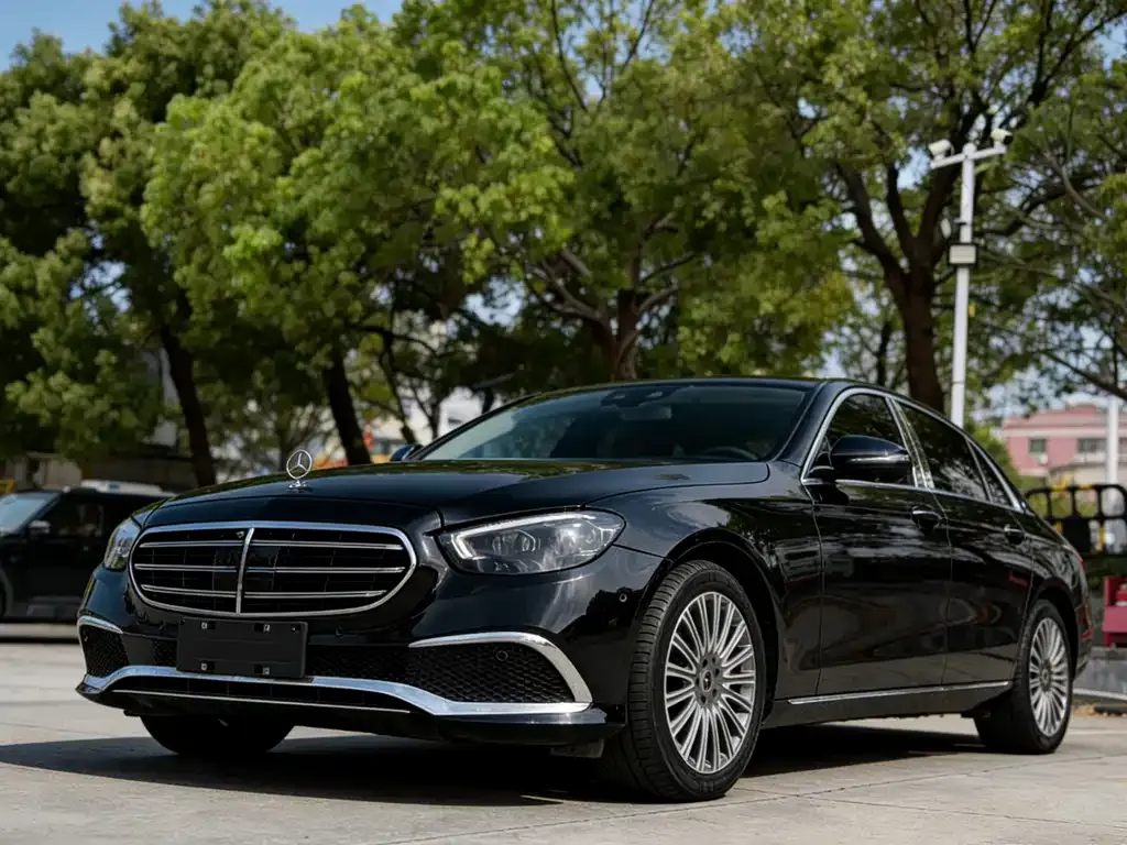 Mercedes-Benz E-Class — фото 1