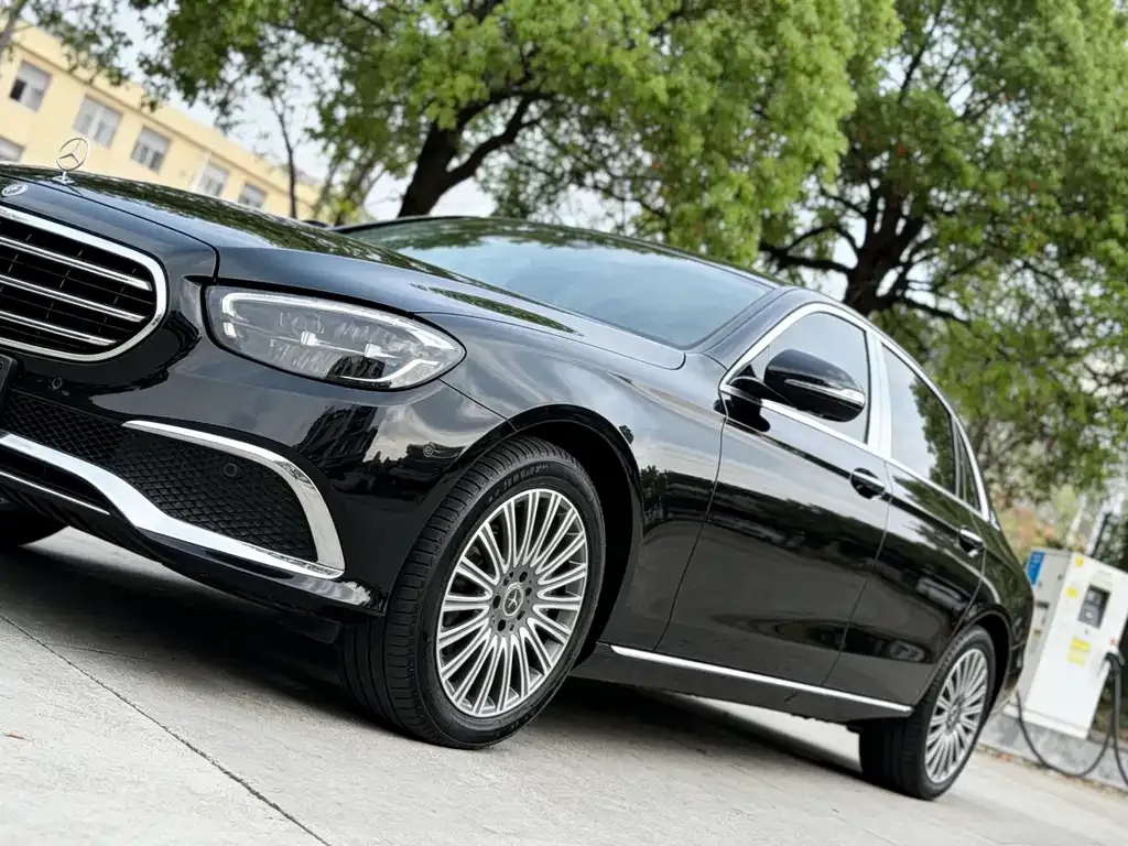 Mercedes-Benz E-Class — фото 7
