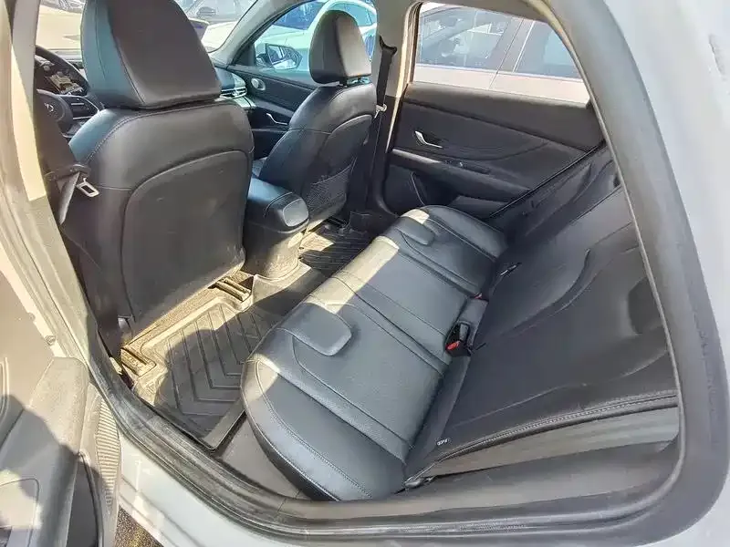 Hyundai Elantra — фото 2