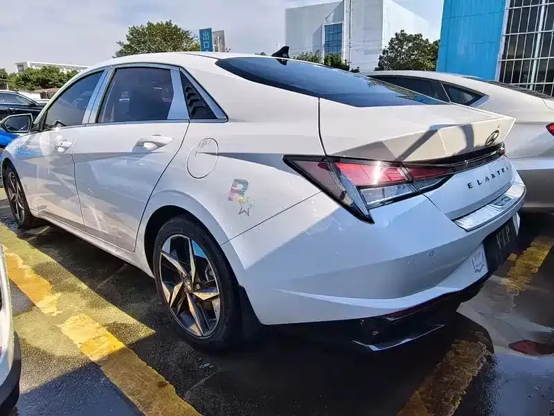 Hyundai Elantra — фото 4