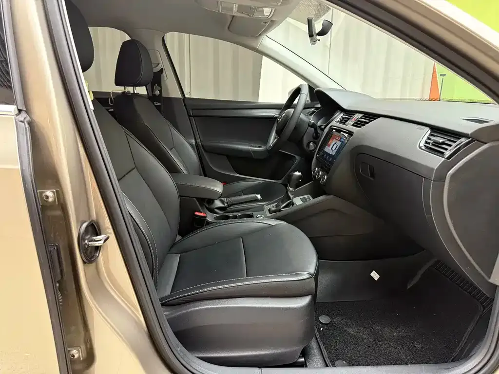 Skoda Octavia 2022 из CN, фото 7