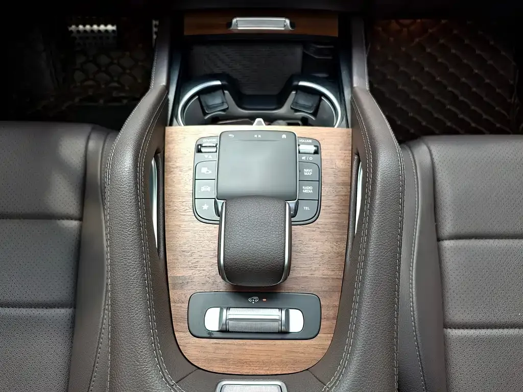 Mercedes-Benz GLS — фото 10