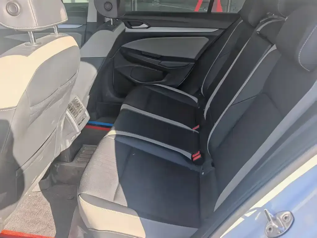 Volkswagen Golf 2022 из CN, фото 2