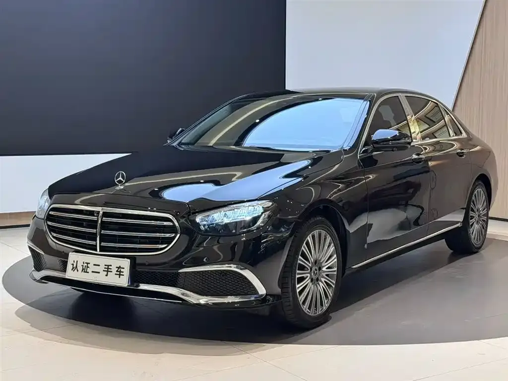 Mercedes-Benz E-Class — фото 1