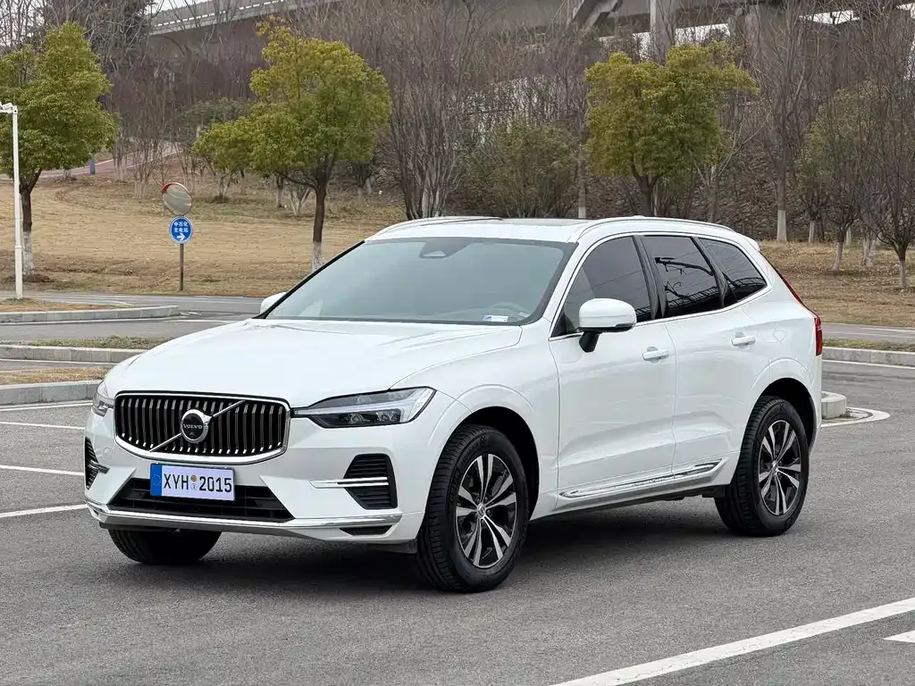 Volvo XC60 — фото 1