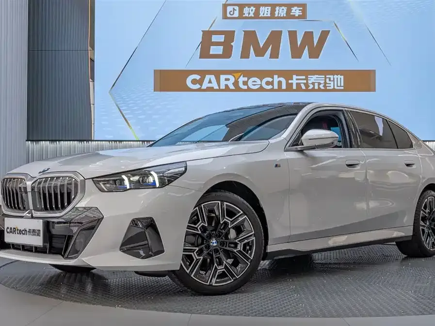 BMW 5 Series — фото 1