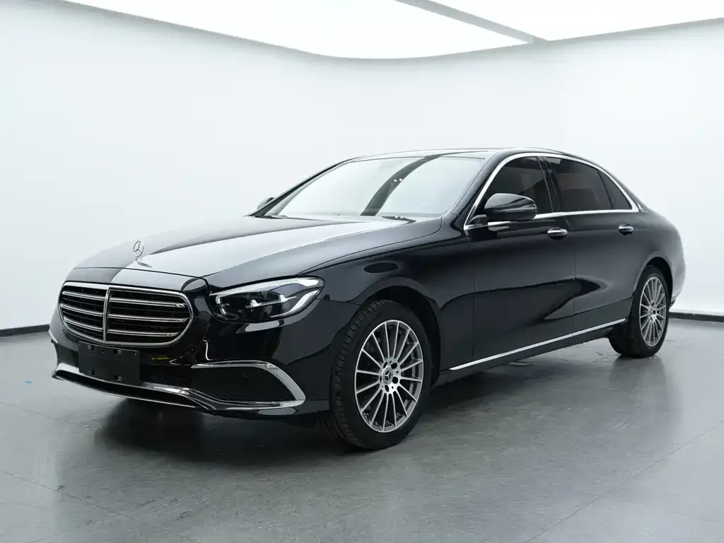 Mercedes-Benz E-Class — фото 1