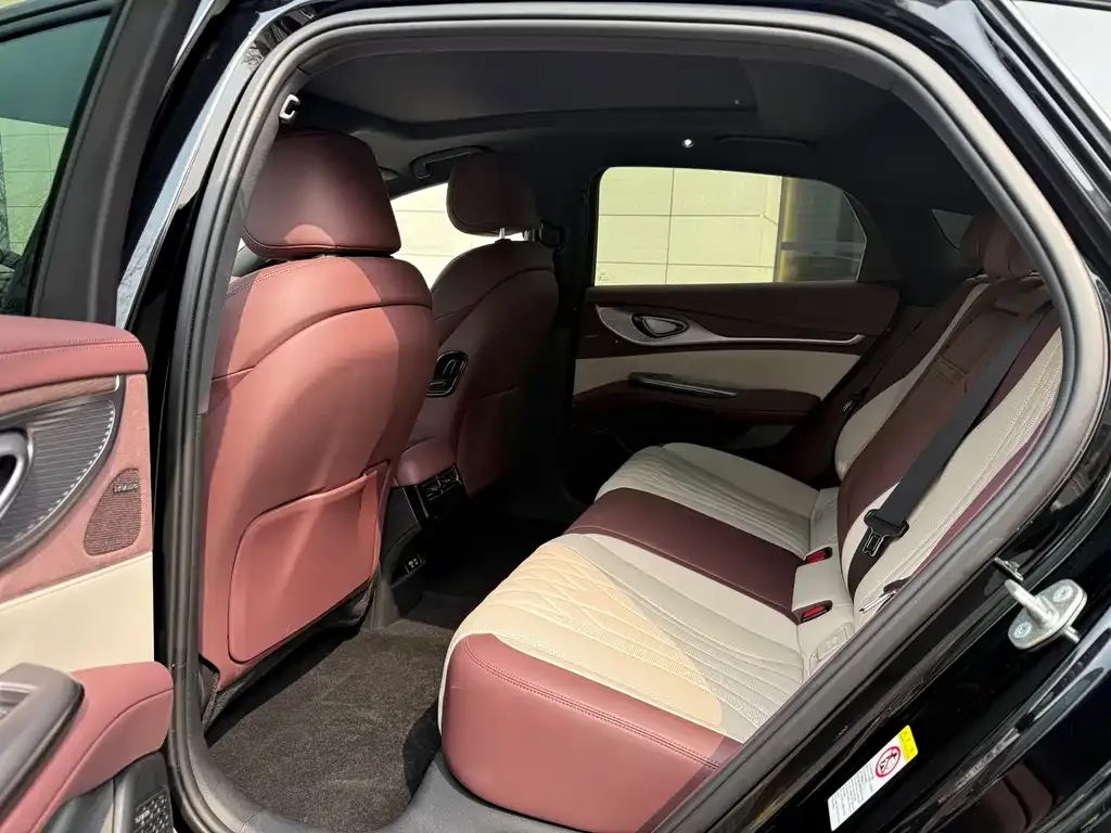 BYD Seal — фото 10