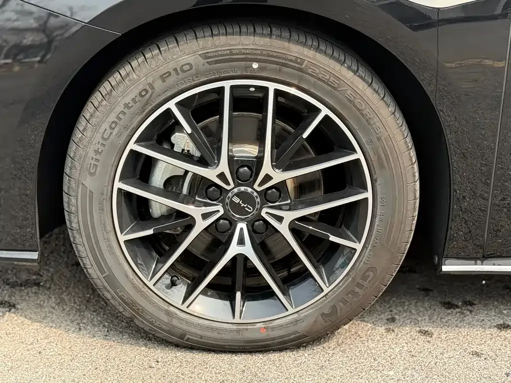 BYD Seal — фото 9
