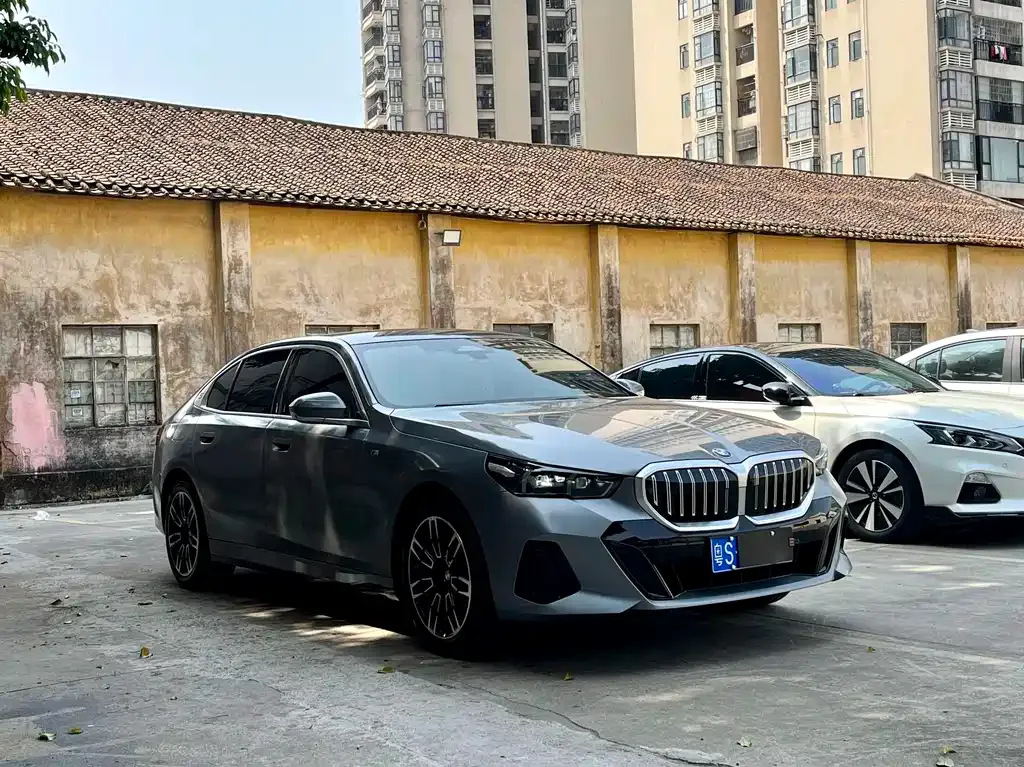 BMW 5 Series — фото 10