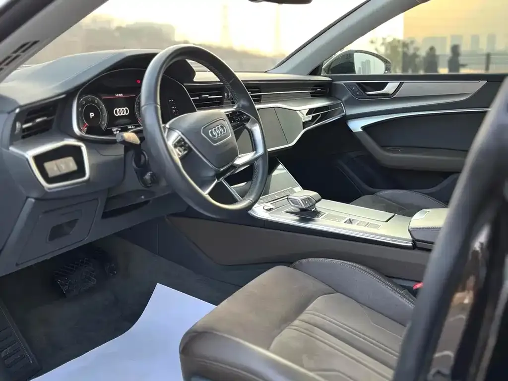 Audi A7L 2023 из CN, фото 8