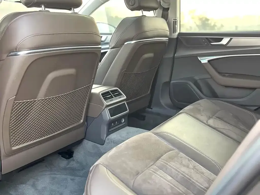 Audi A7L 2023 из CN, фото 4