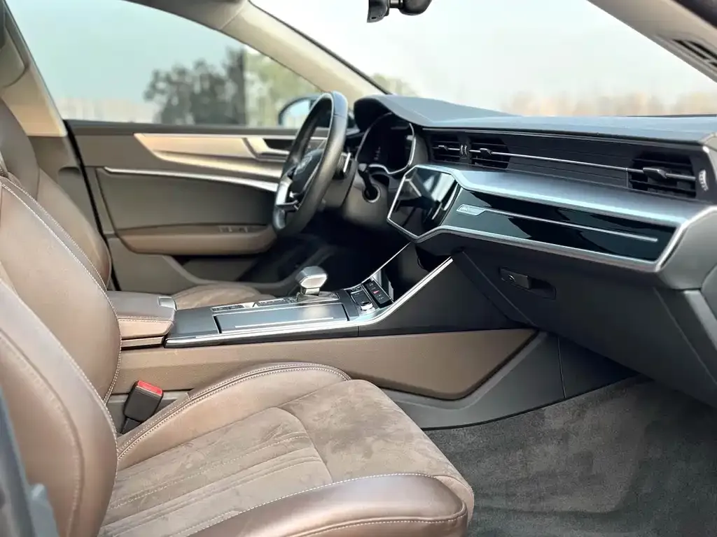 Audi A7L 2023 из CN, фото 6