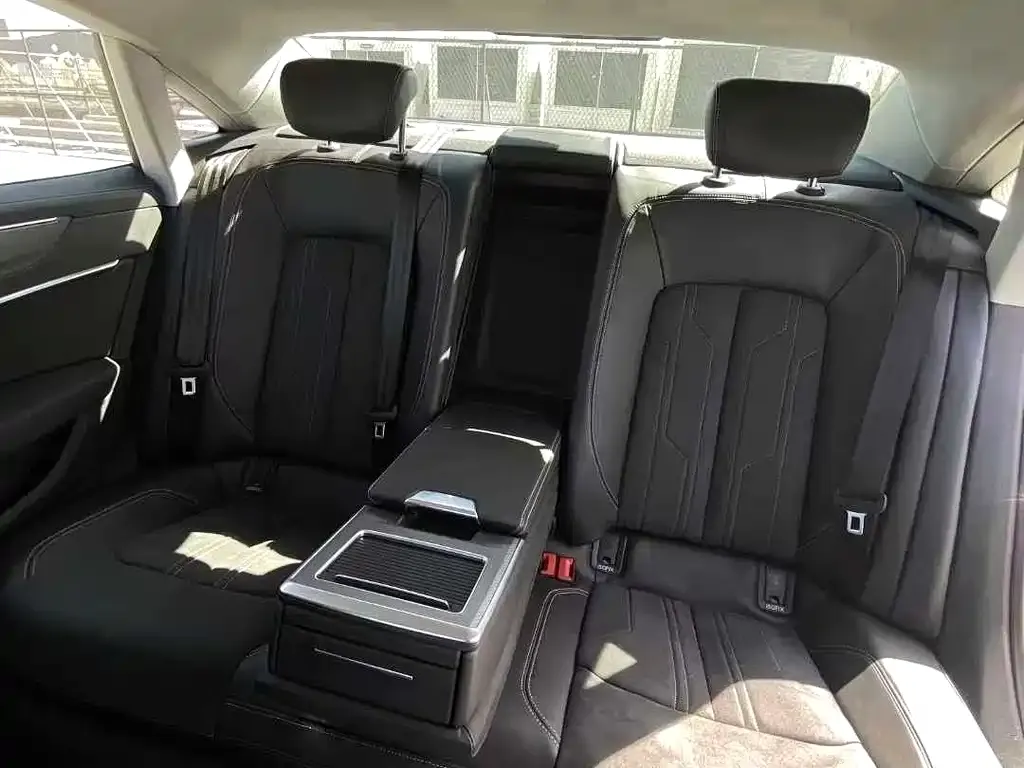 Audi A7L 2023 из CN, фото 5