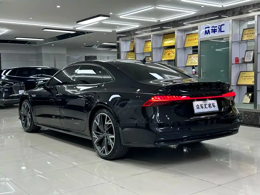 Audi A7L — фото 10