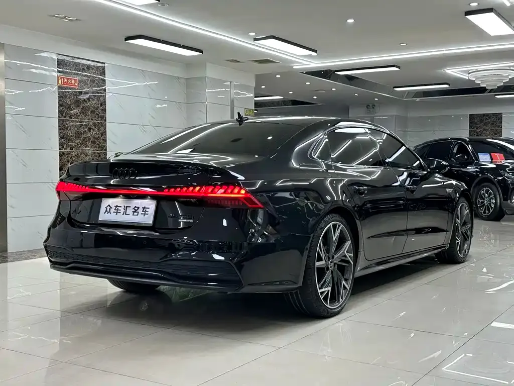 Audi A7L — фото 9