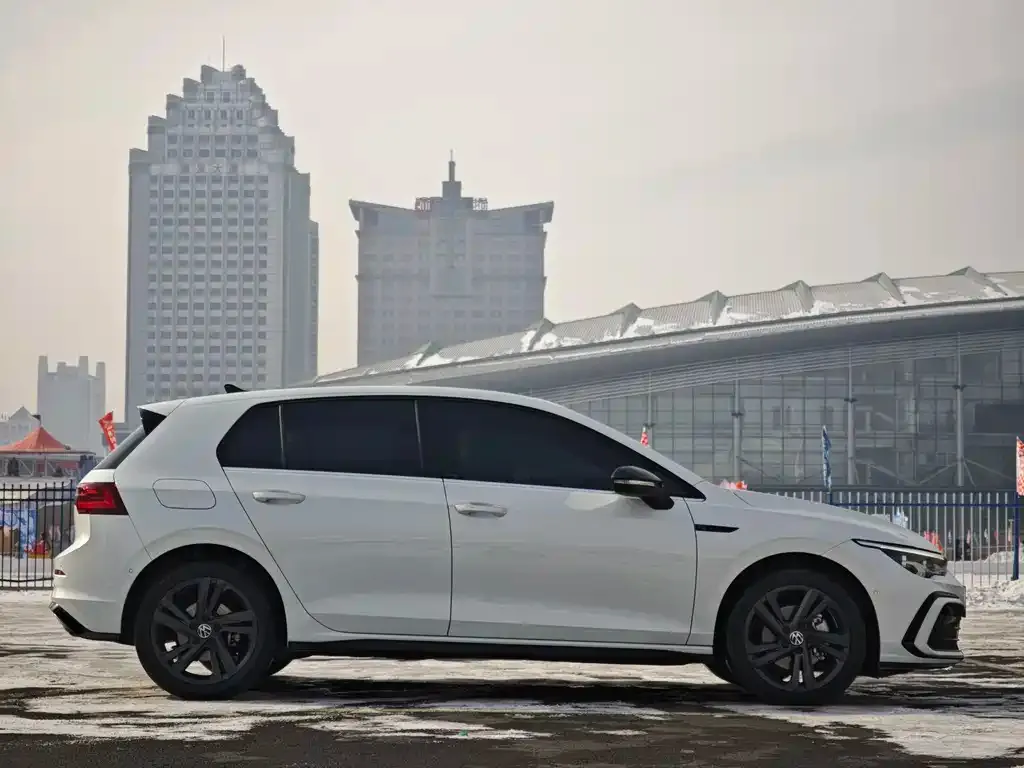 Volkswagen Golf 2023 из CN, фото 10
