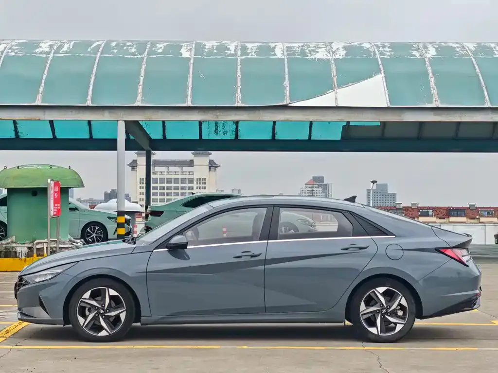 Hyundai Elantra 2022 из CN, фото 10
