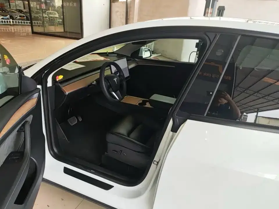 Tesla Model Y — фото 4