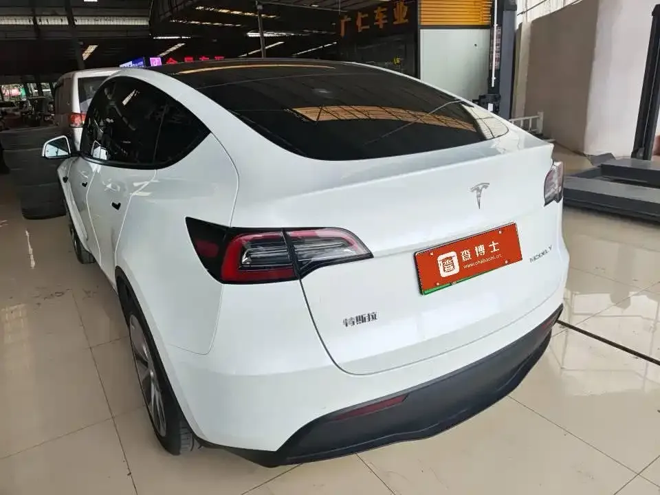 Tesla Model Y — фото 6