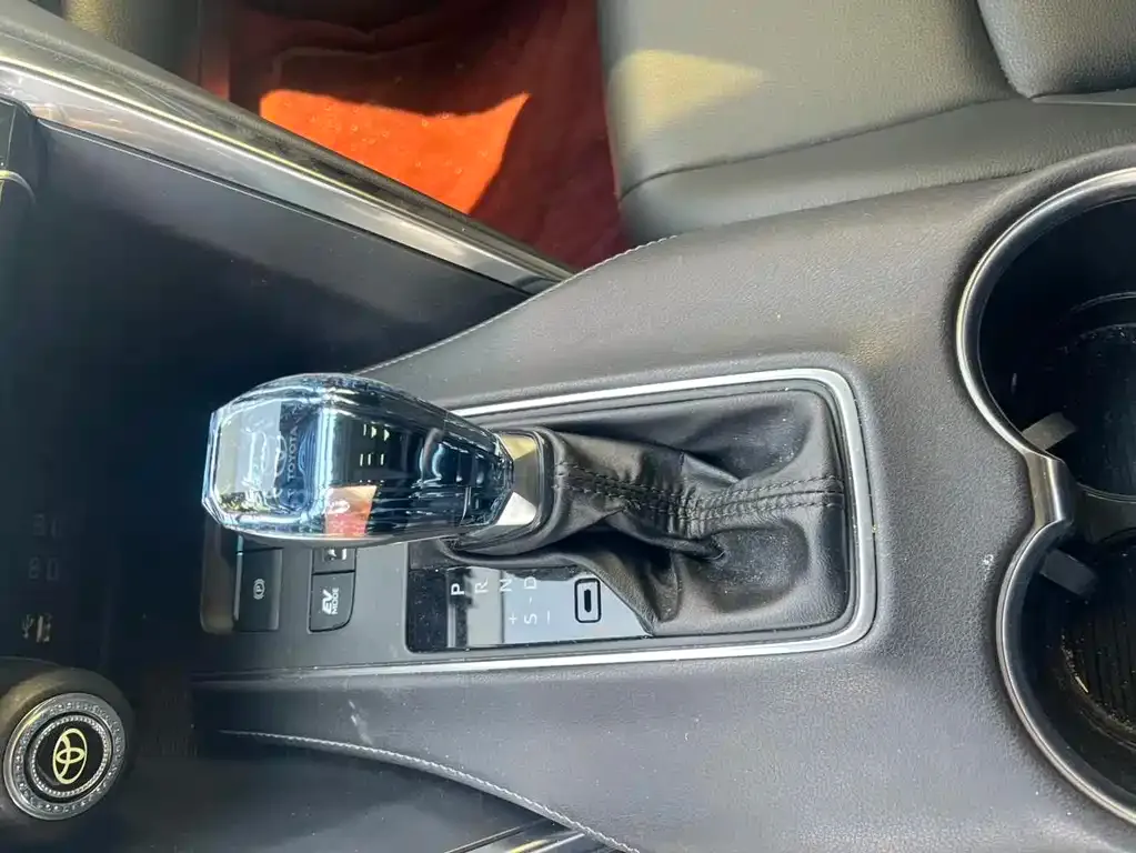 Toyota Venza 2023 из CN, фото 8