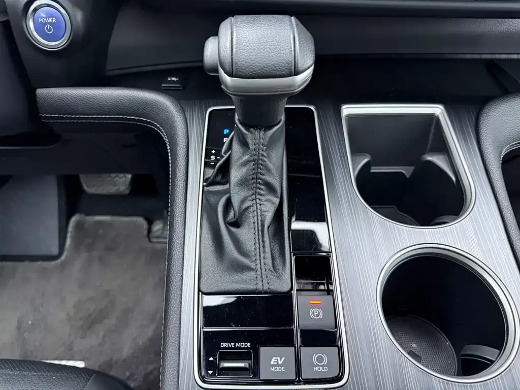 Toyota Sienna 2024 из CN, фото 3