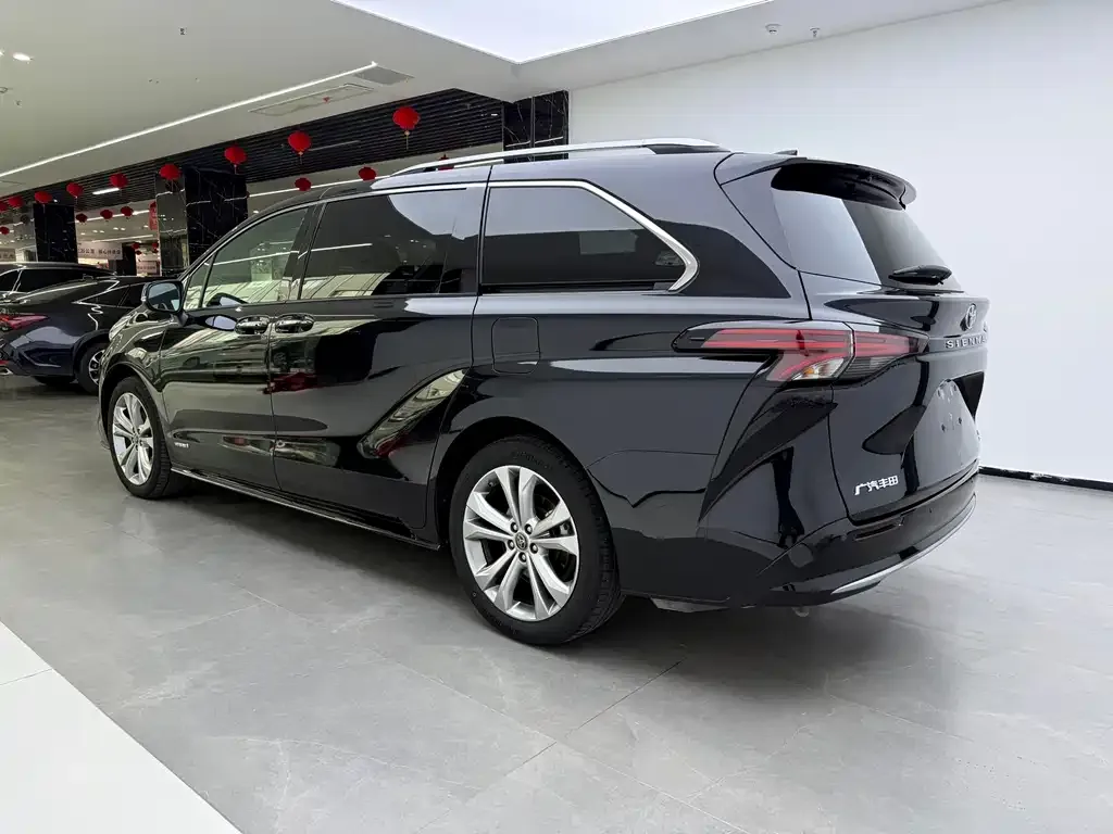 Toyota Sienna 2024 из CN, фото 2