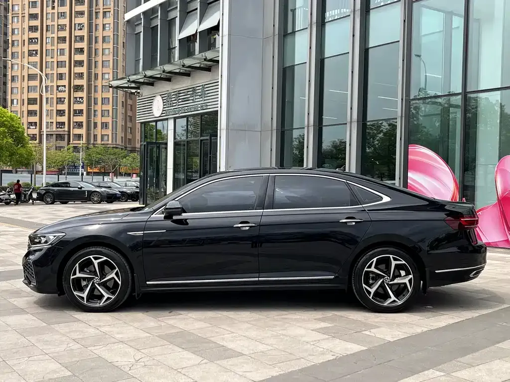 Volkswagen Passat — фото 8