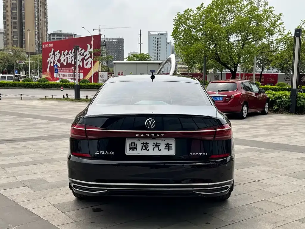 Volkswagen Passat — фото 7