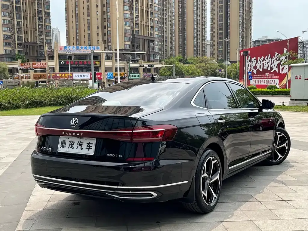 Volkswagen Passat — фото 6