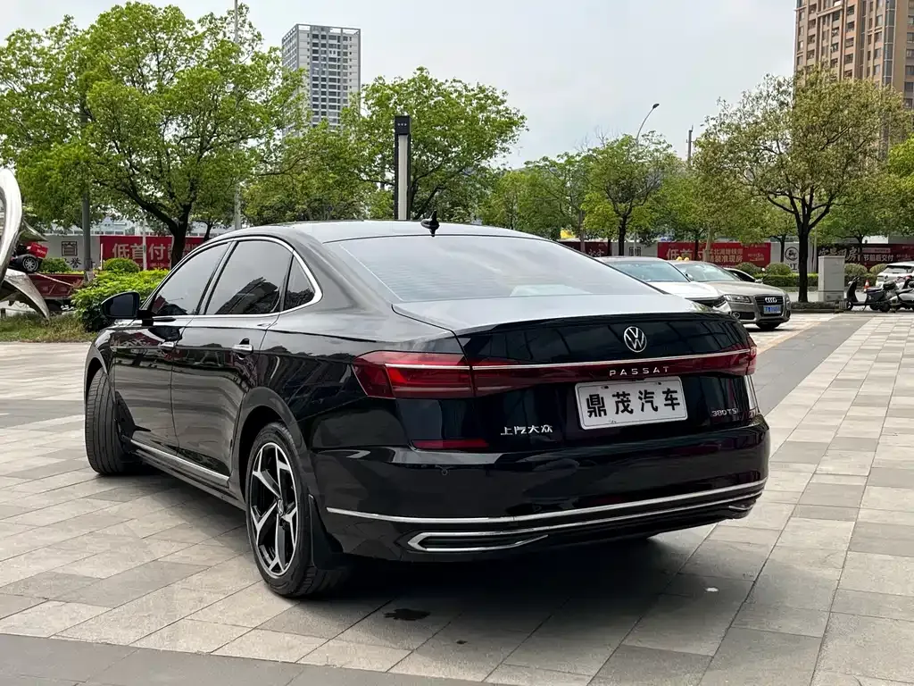 Volkswagen Passat — фото 10