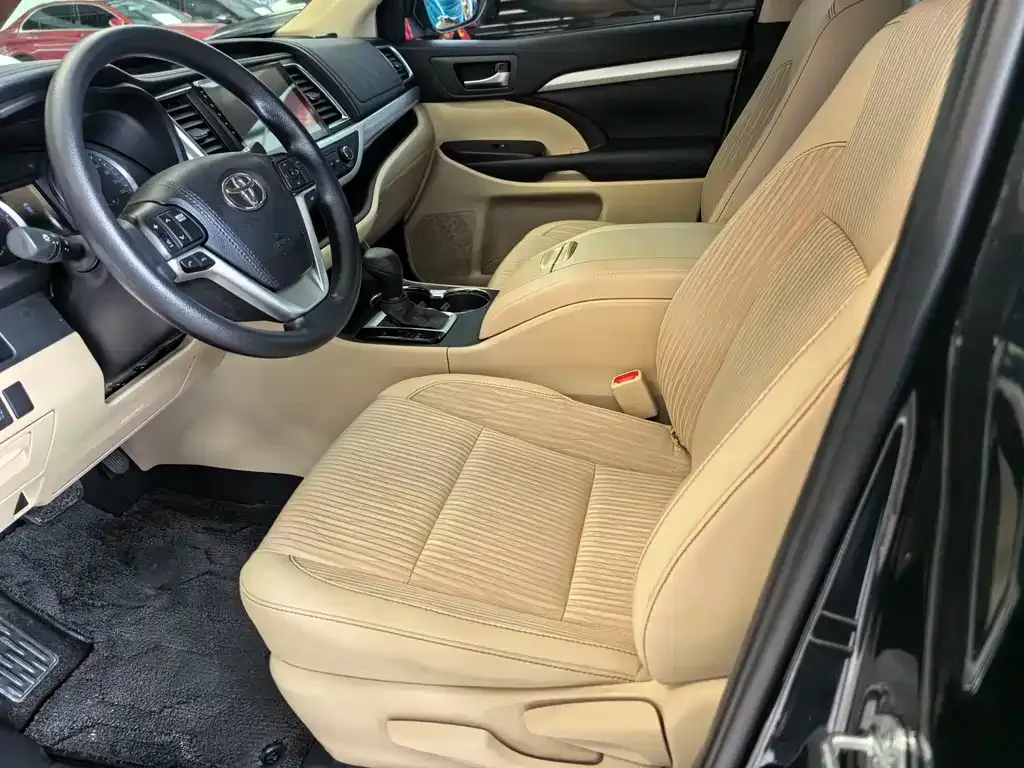 Toyota Highlander — фото 4
