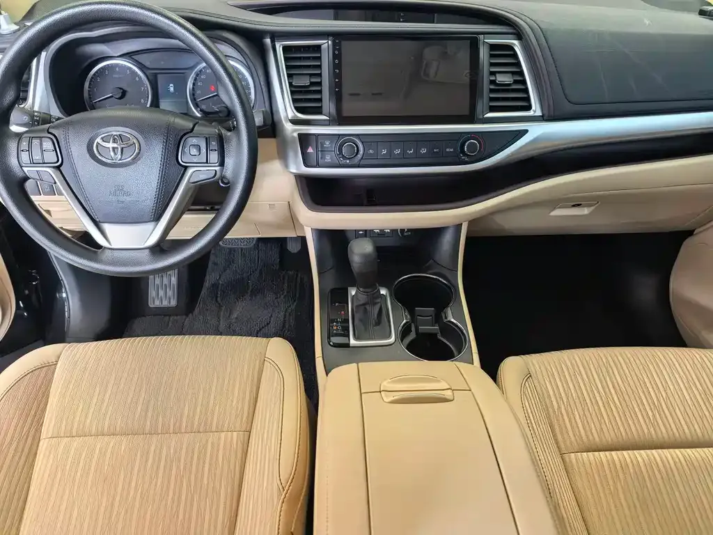Toyota Highlander — фото 10