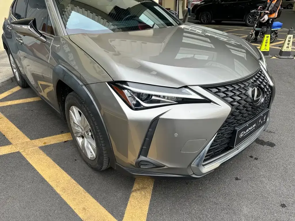 Lexus UX — фото 6