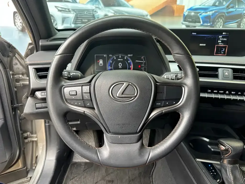 Lexus UX — фото 2