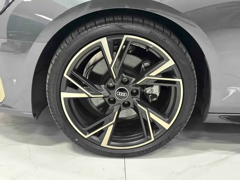 Audi A4L 2024 из CN, фото 5