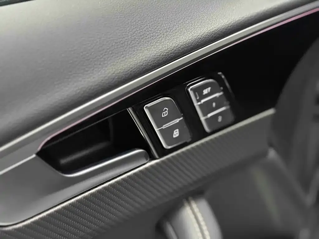 Audi A4L 2024 из CN, фото 9