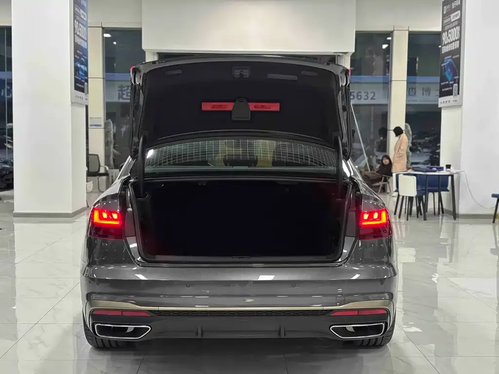 Audi A4L 2024 из CN, фото 4