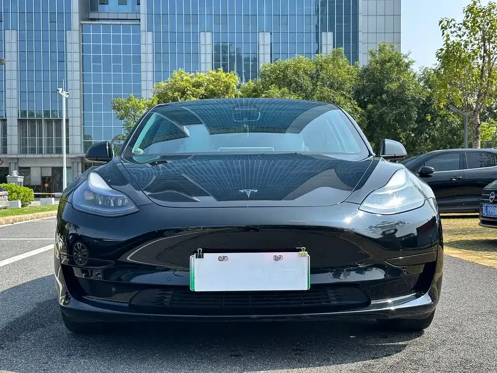 Tesla Model 3 — фото 10