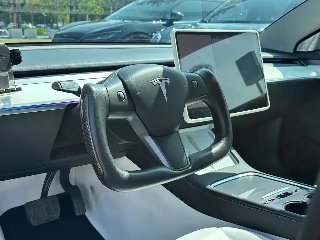 Tesla Model 3 — фото 2
