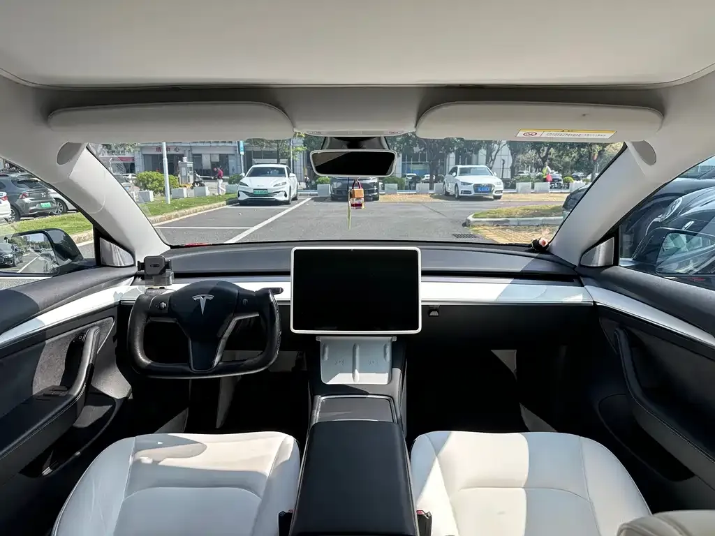 Tesla Model 3 — фото 6