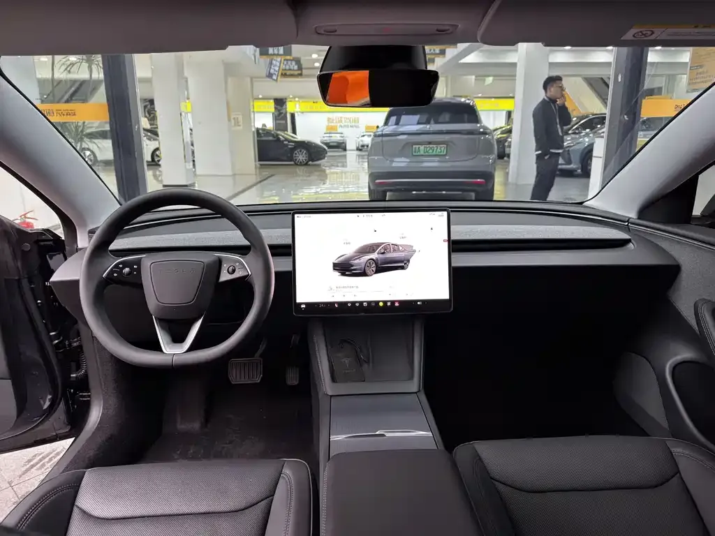 Tesla Model 3 — фото 2