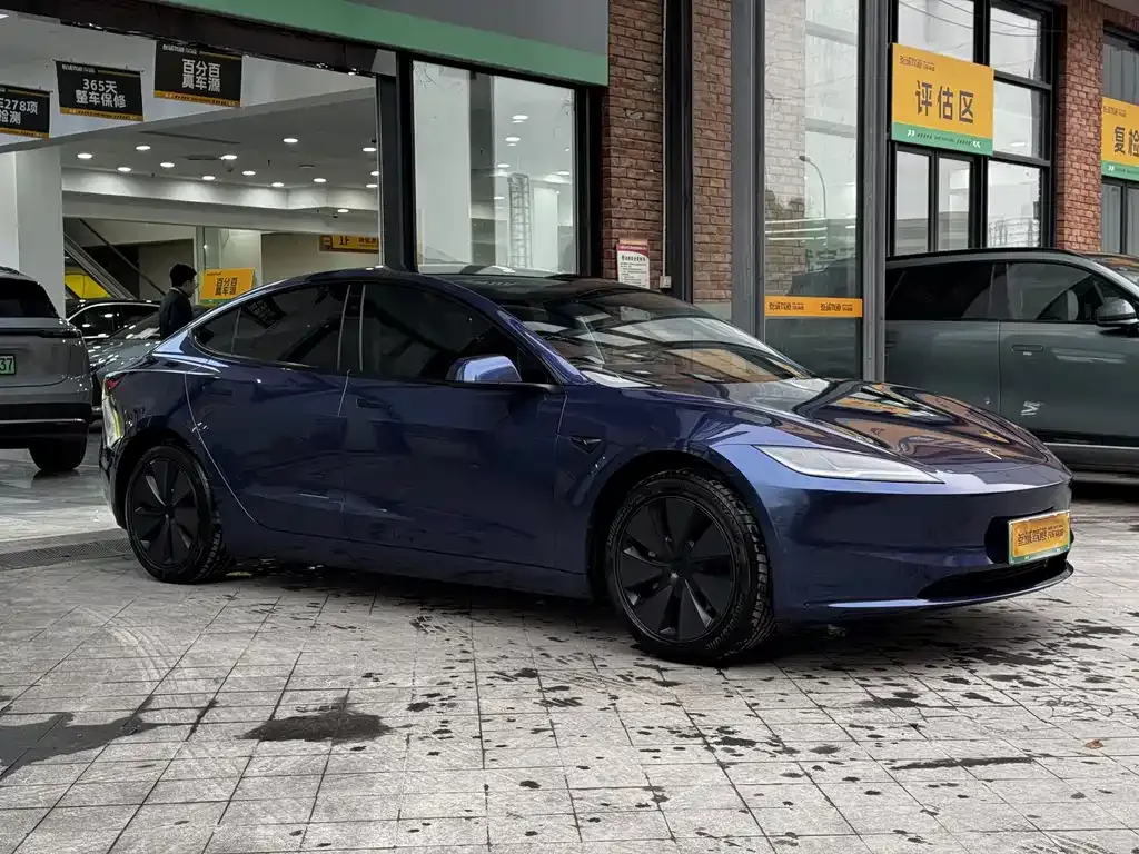 Tesla Model 3 — фото 10