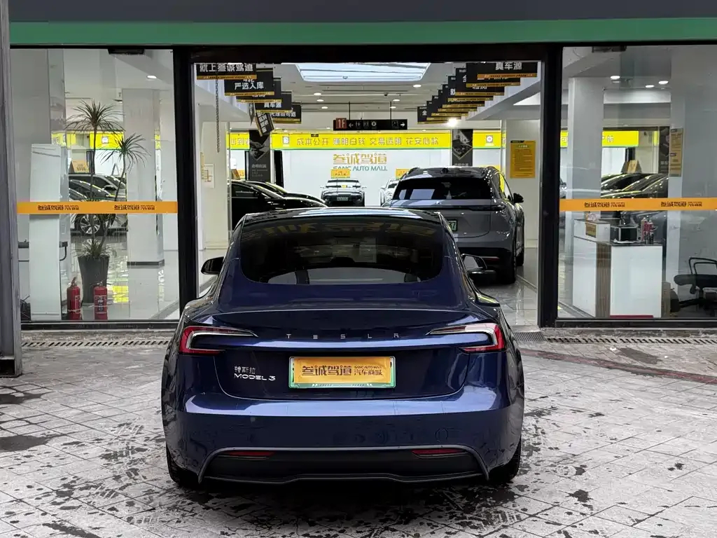 Tesla Model 3 — фото 5