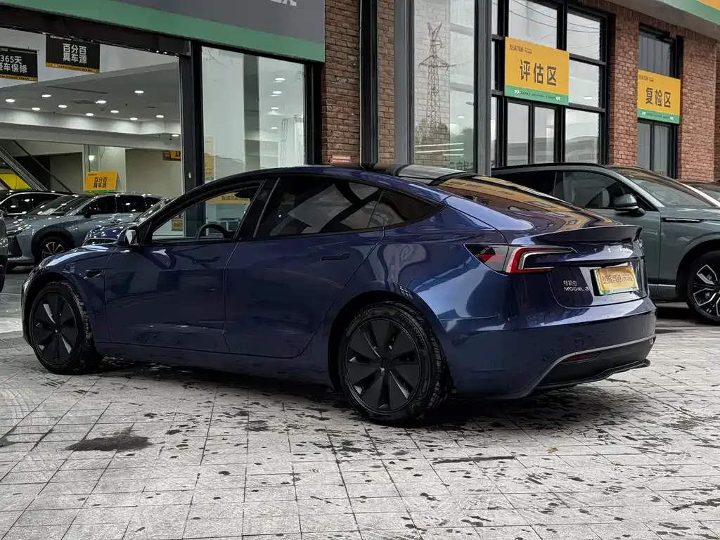 Tesla Model 3 — фото 8